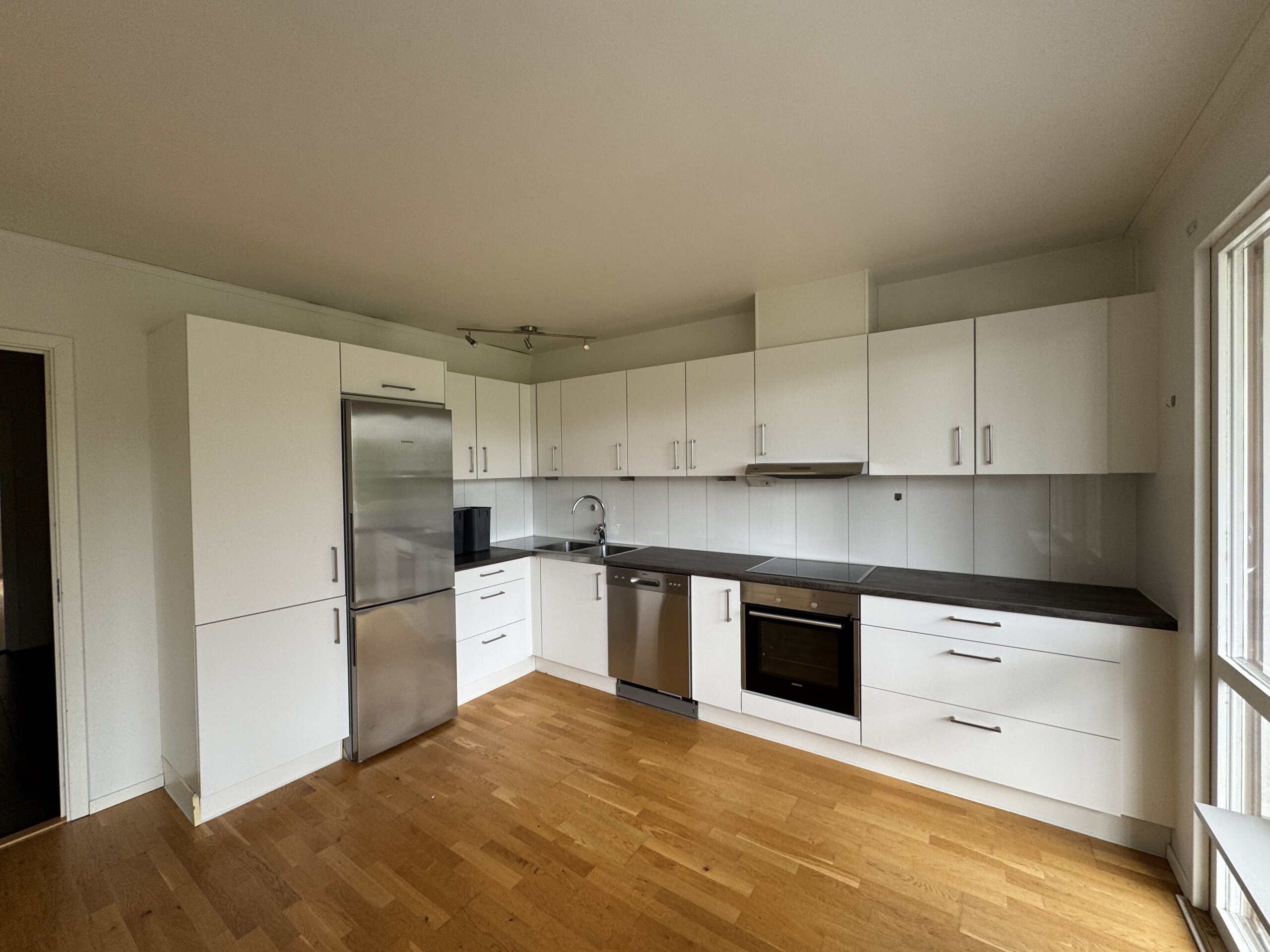 20250918_120555986_iOS