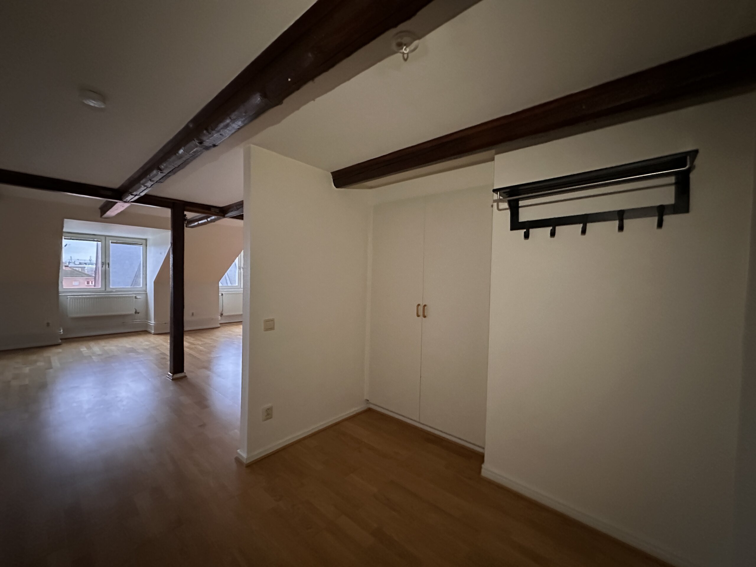 20251208_134456008_iOS