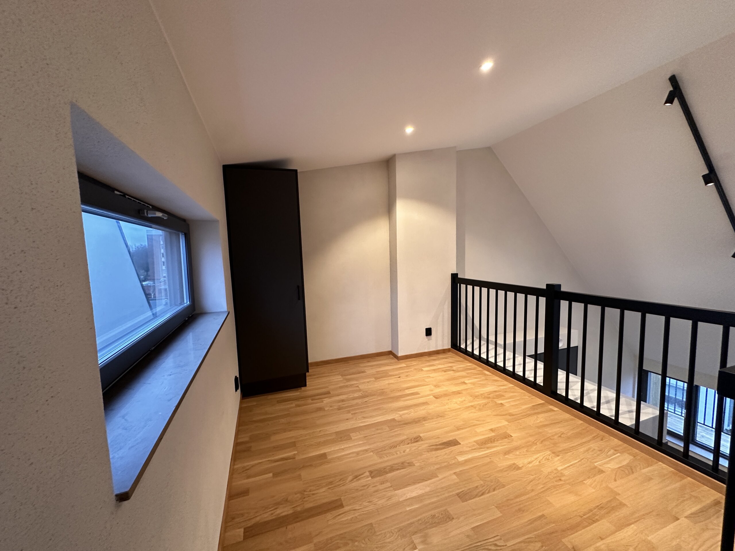 20251211_121626389_iOS