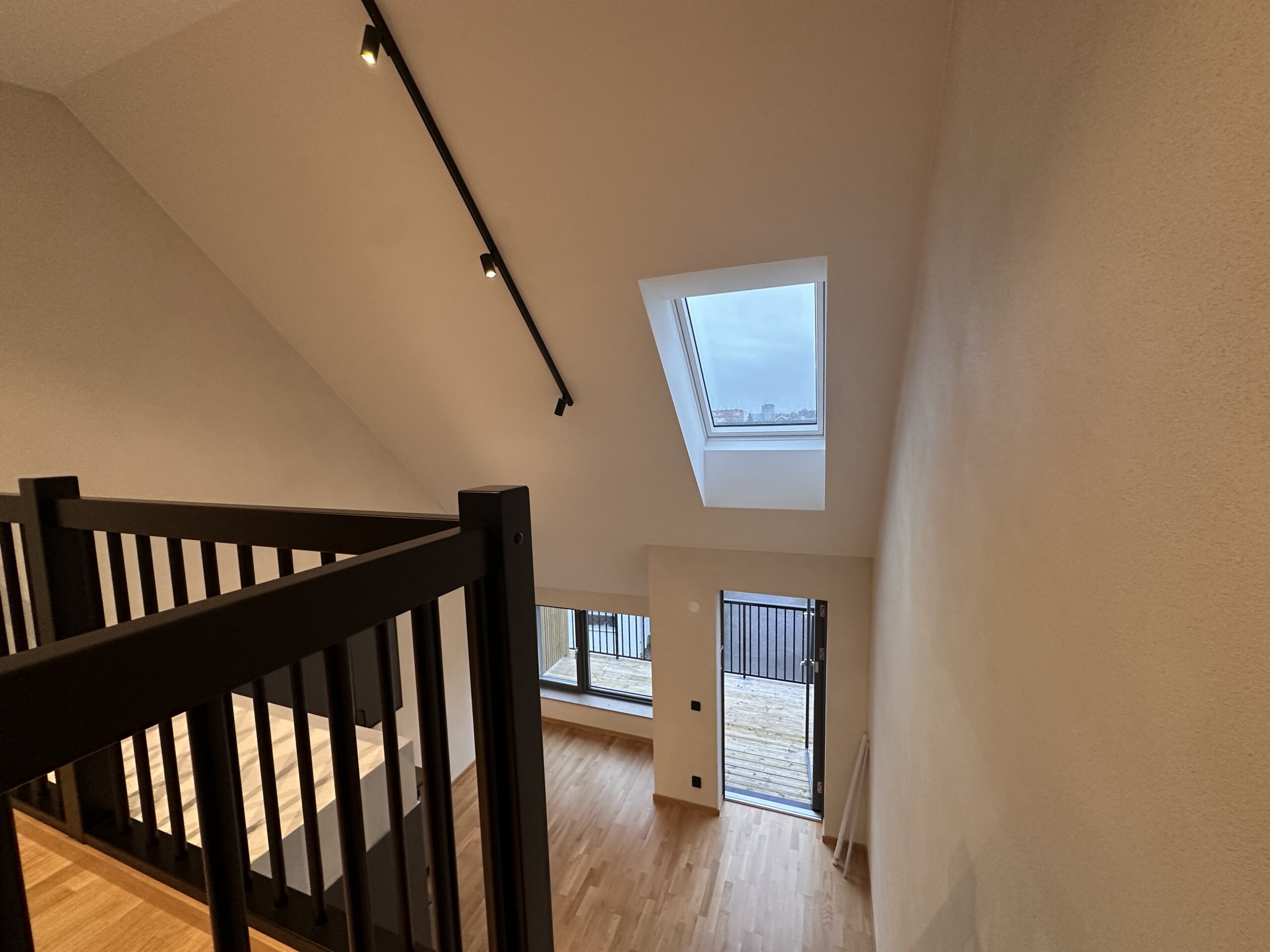 20251211_121729536_iOS